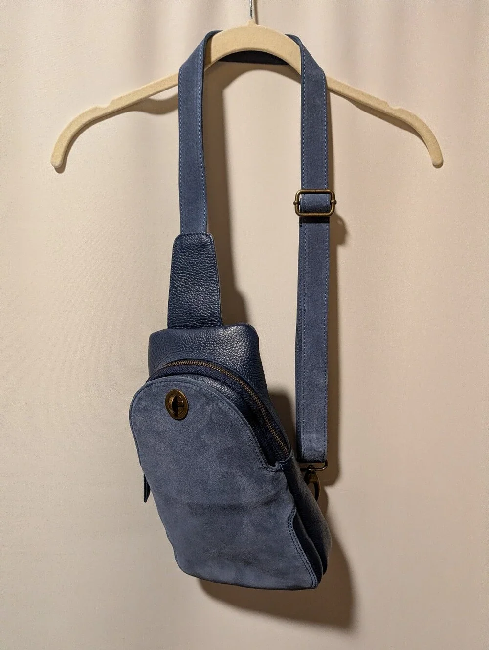 Sundance Made in Italy Blue Suede Pebbled Leather Sling Crossbody Shoulder Bag
